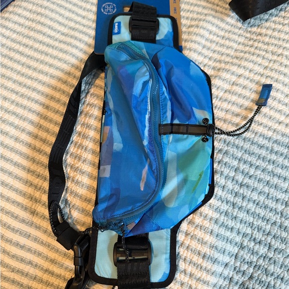Janji Multipass Sling Bag - 2L - Picture 4 of 4